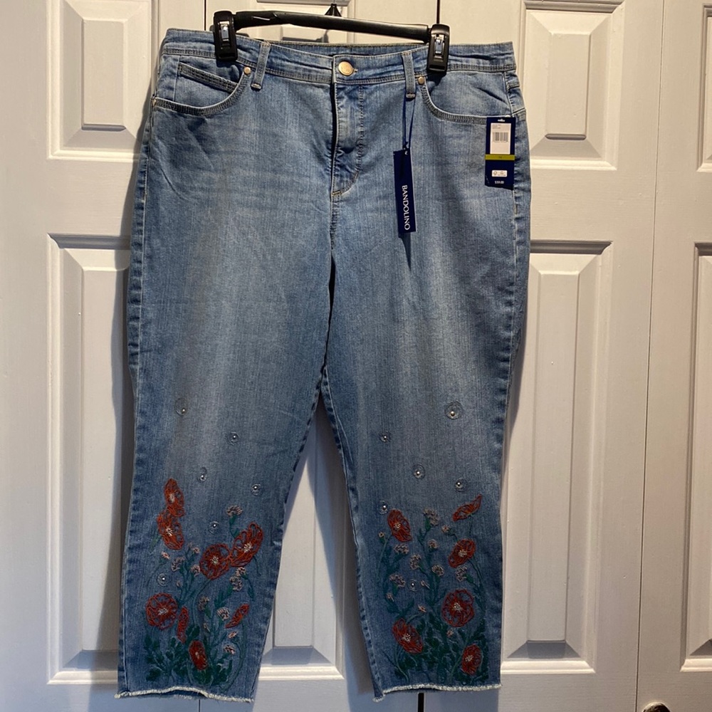 Bandolino Denim Lisbeth Curvy Capri